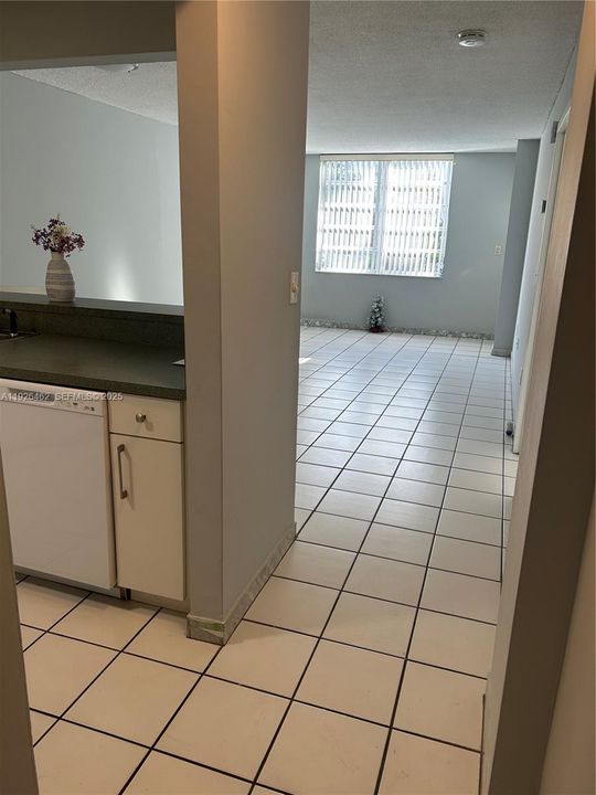 出租: $1,600 (1 贝兹, 1 浴室, 820 平方英尺)