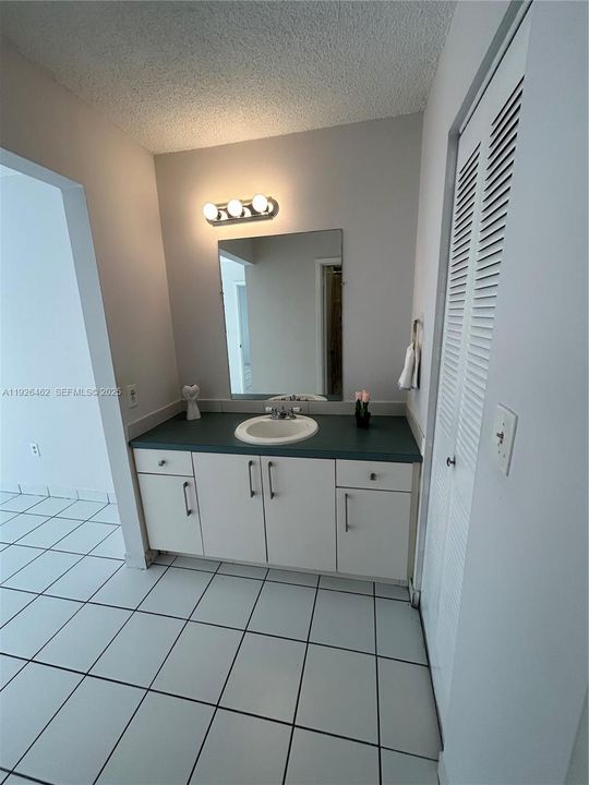 出租: $1,600 (1 贝兹, 1 浴室, 820 平方英尺)