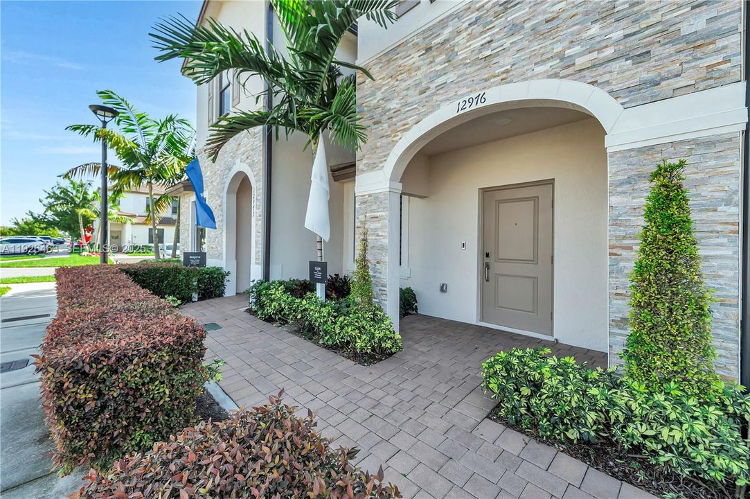 На продажу: $440,000 (3 спален, 2 ванн, 1393 Квадратных фут)