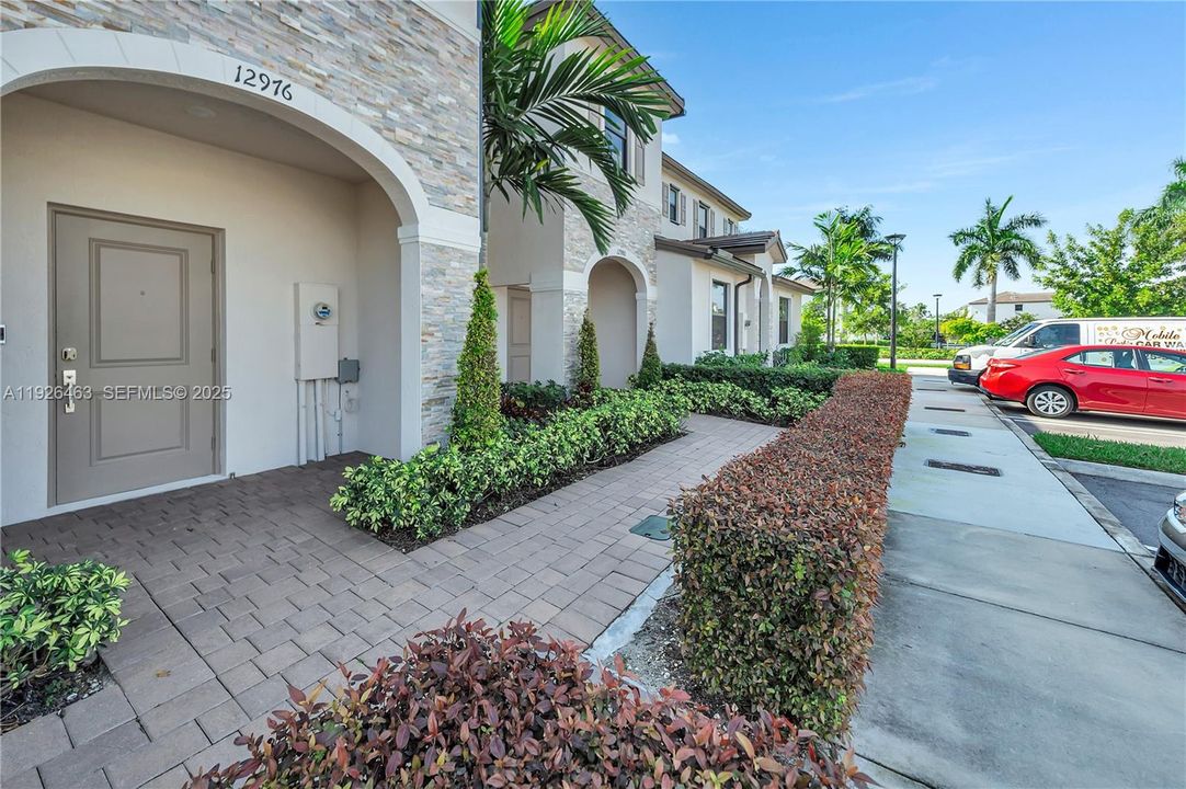 На продажу: $440,000 (3 спален, 2 ванн, 1393 Квадратных фут)