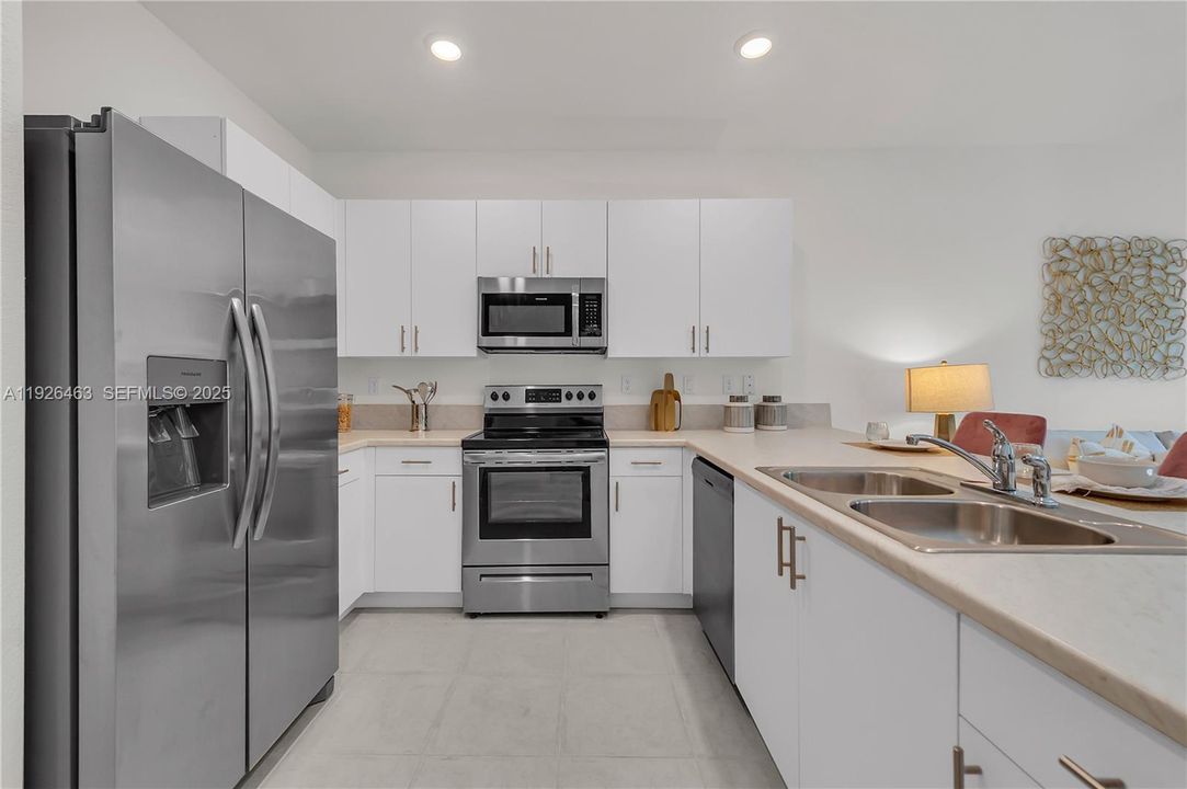 На продажу: $440,000 (3 спален, 2 ванн, 1393 Квадратных фут)