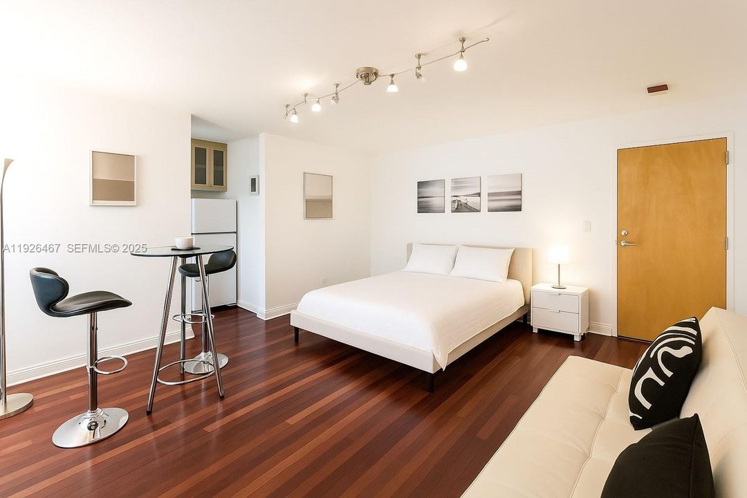 For Rent: $1,800 (0 beds, 1 baths, 376 Square Feet)