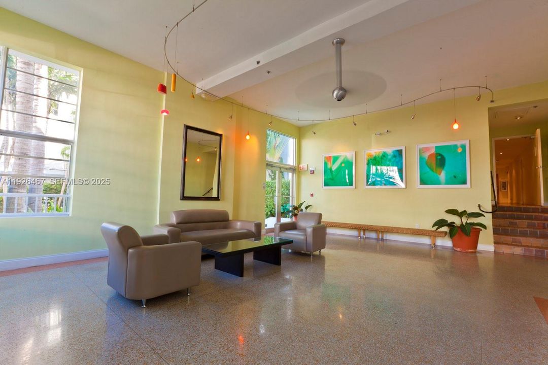 For Rent: $1,800 (0 beds, 1 baths, 376 Square Feet)