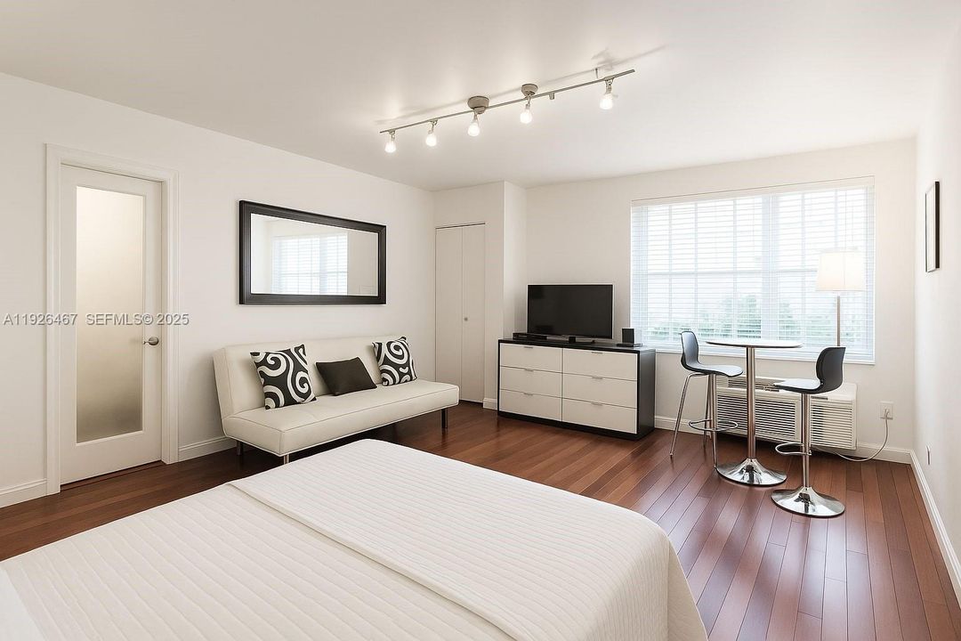 For Rent: $1,800 (0 beds, 1 baths, 376 Square Feet)