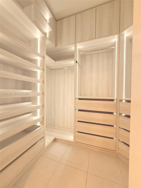 出租: $3,300 (3 贝兹, 2 浴室, 1334 平方英尺)