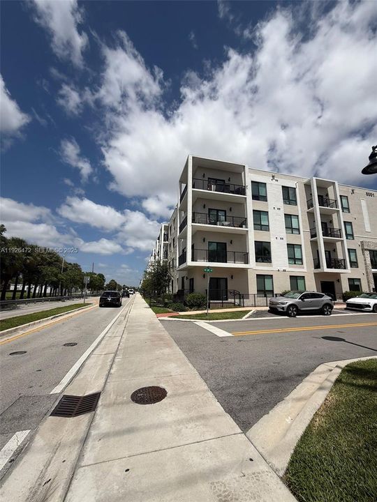 出租: $3,300 (3 贝兹, 2 浴室, 1334 平方英尺)