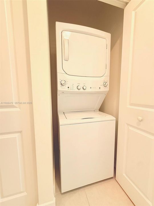 出租: $3,300 (3 贝兹, 2 浴室, 1334 平方英尺)