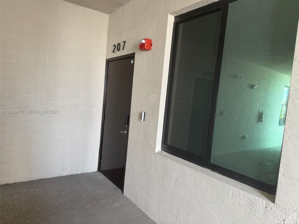 出租: $3,300 (3 贝兹, 2 浴室, 1334 平方英尺)