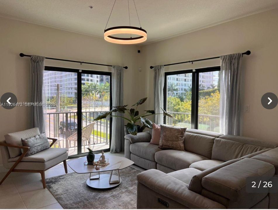 出租: $3,300 (3 贝兹, 2 浴室, 1334 平方英尺)