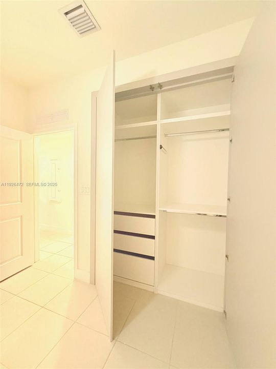 出租: $3,300 (3 贝兹, 2 浴室, 1334 平方英尺)