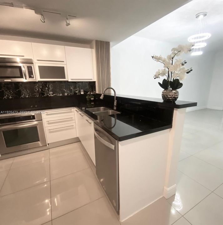 En Venta: $497,000 (1 camas, 1 baños, 806 Pies cuadrados)