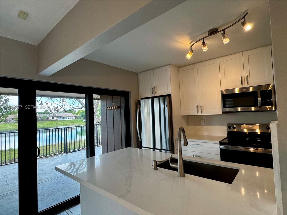 出租: $3,200 (3 贝兹, 2 浴室, 1225 平方英尺)