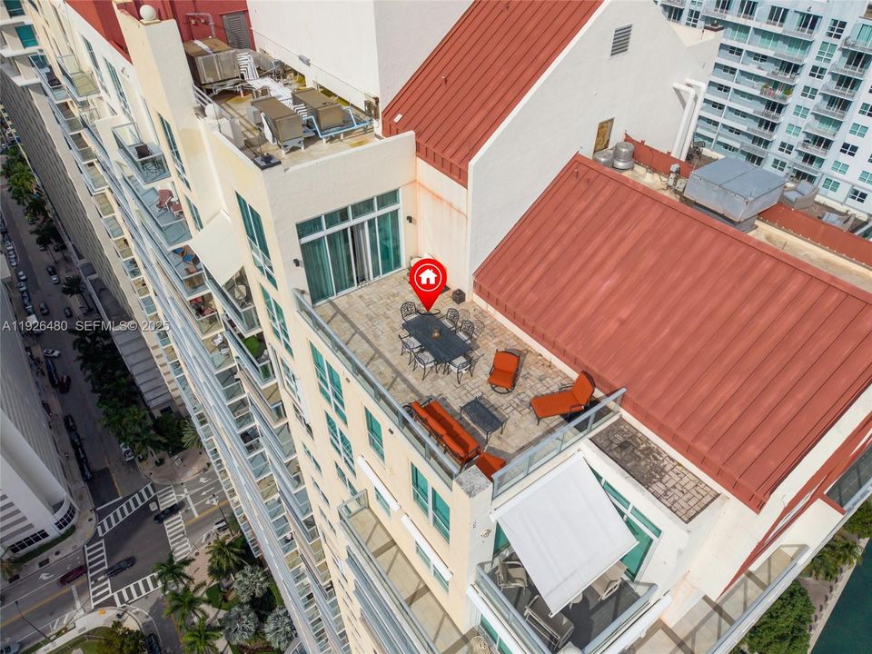 For Sale: $1,995,000 (3 beds, 2 baths, 1940 Square Feet)