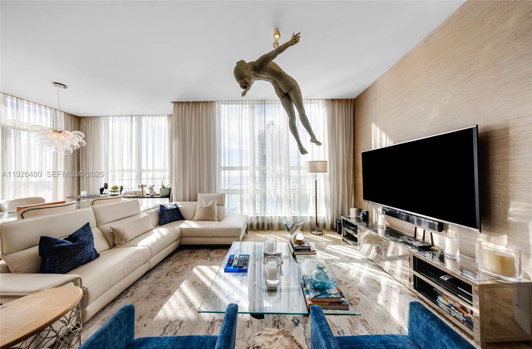 For Sale: $1,995,000 (3 beds, 2 baths, 1940 Square Feet)