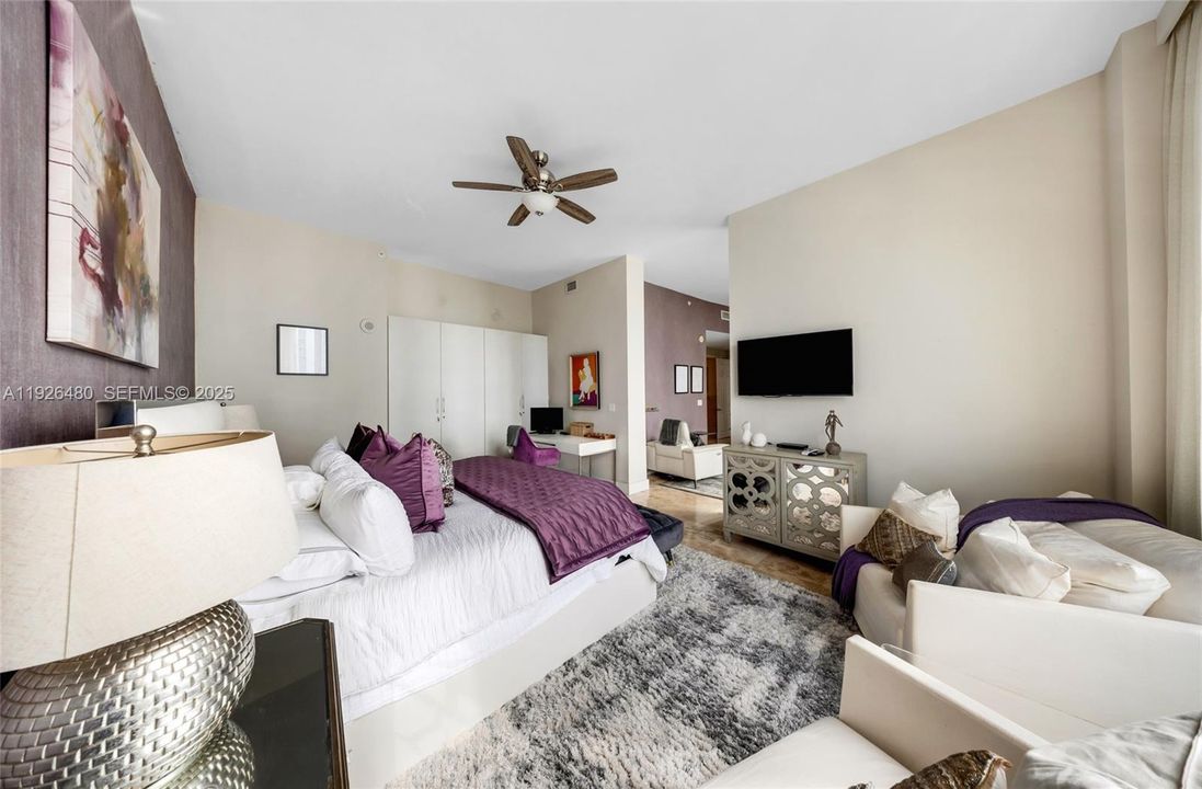 For Sale: $1,995,000 (3 beds, 2 baths, 1940 Square Feet)