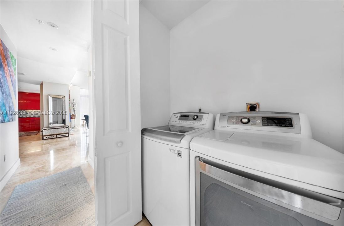 For Sale: $1,995,000 (3 beds, 2 baths, 1940 Square Feet)