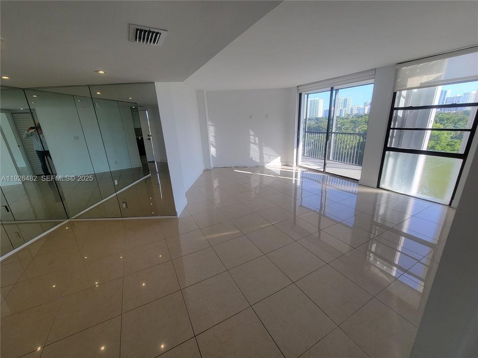 For Rent: $2,500 (2 beds, 2 baths, 1083 Square Feet)