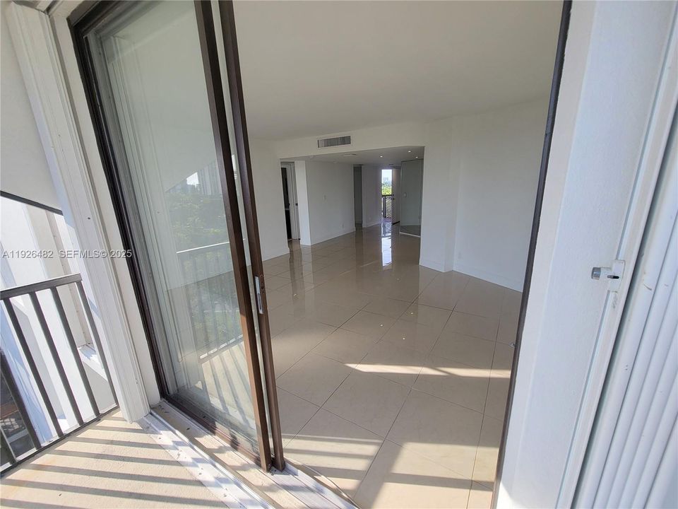 For Rent: $2,500 (2 beds, 2 baths, 1083 Square Feet)