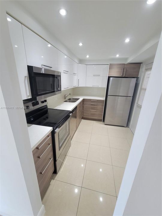 For Rent: $2,500 (2 beds, 2 baths, 1083 Square Feet)