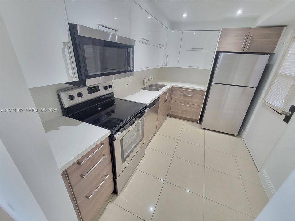 For Rent: $2,500 (2 beds, 2 baths, 1083 Square Feet)