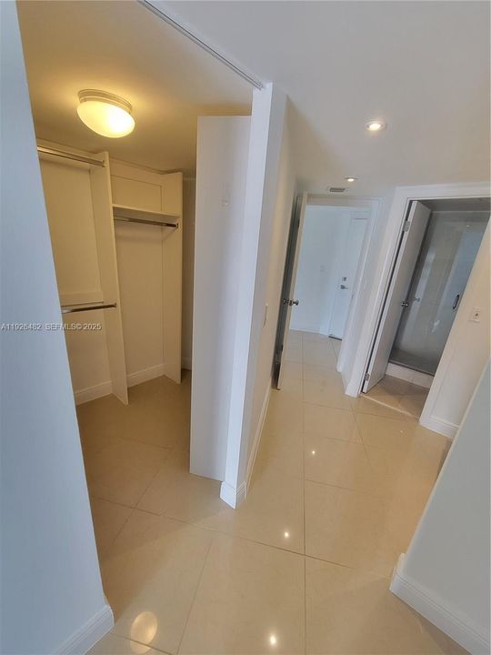 For Rent: $2,500 (2 beds, 2 baths, 1083 Square Feet)