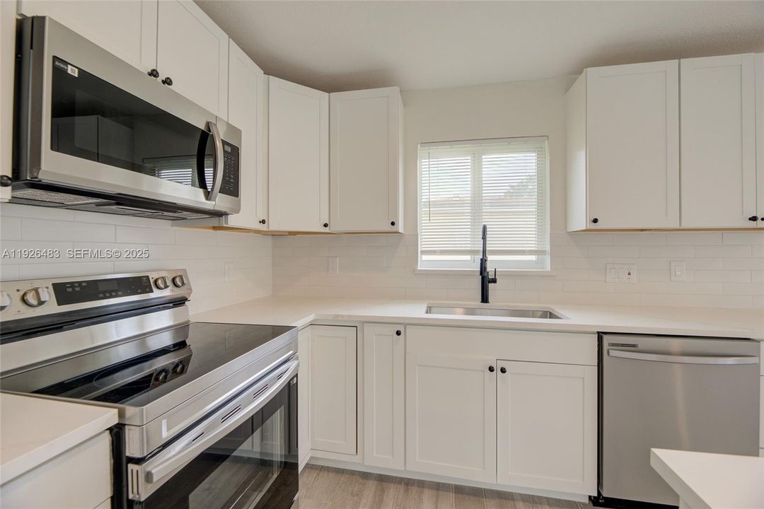 For Rent: $3,999 (3 beds, 2 baths, 1654 Square Feet)