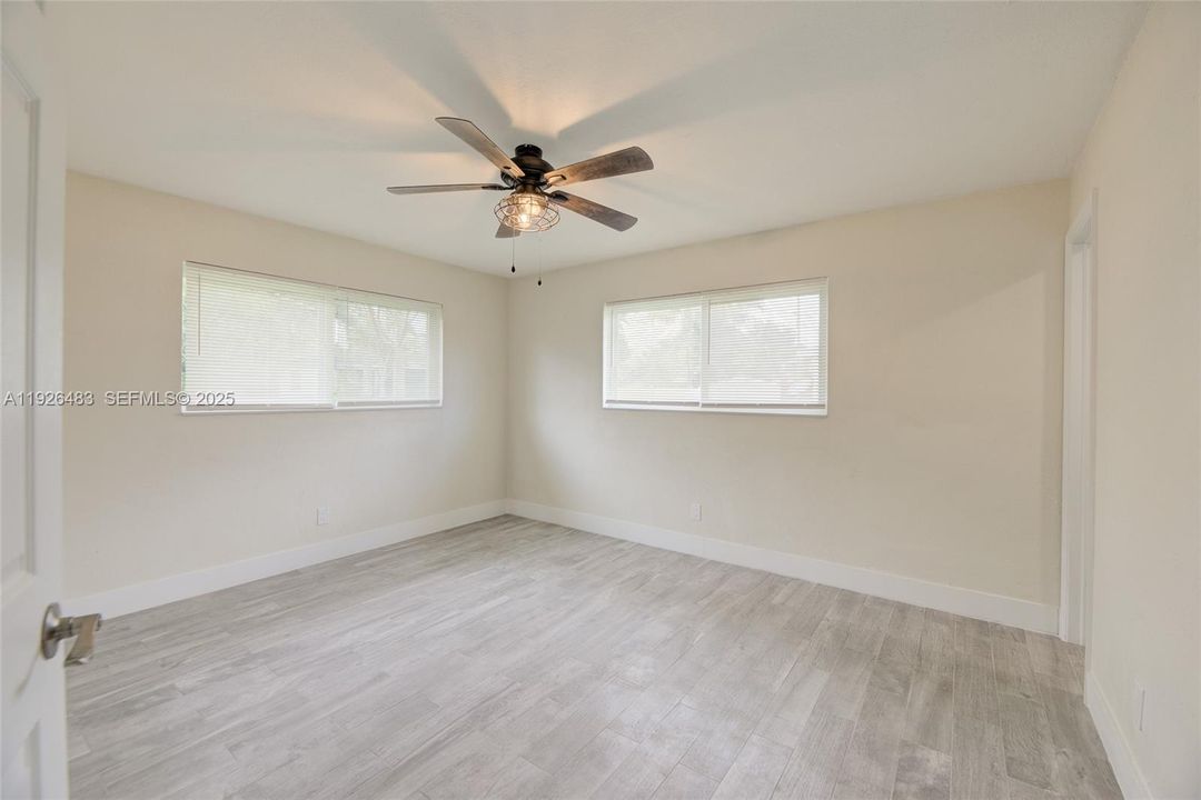 For Rent: $3,999 (3 beds, 2 baths, 1654 Square Feet)