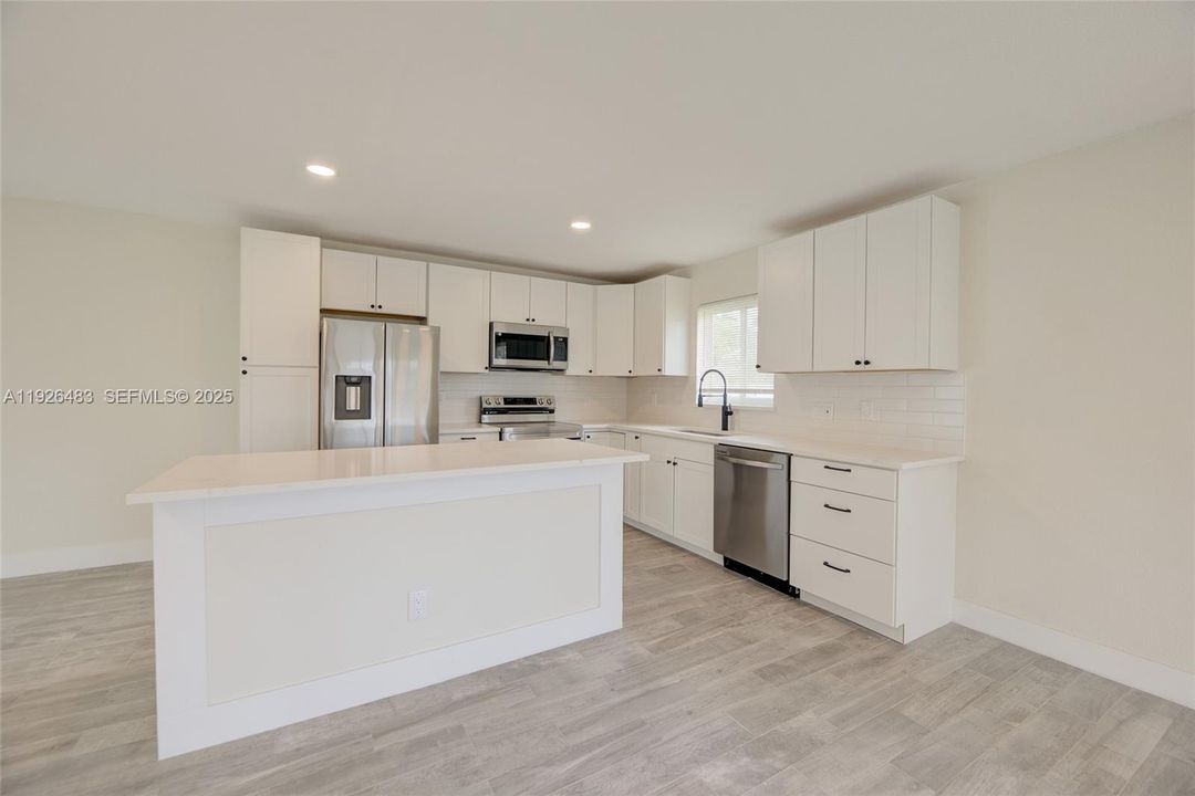 For Rent: $3,999 (3 beds, 2 baths, 1654 Square Feet)