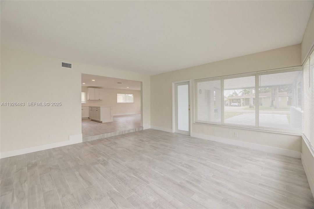 For Rent: $3,999 (3 beds, 2 baths, 1654 Square Feet)