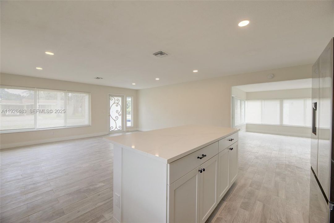 For Rent: $3,999 (3 beds, 2 baths, 1654 Square Feet)