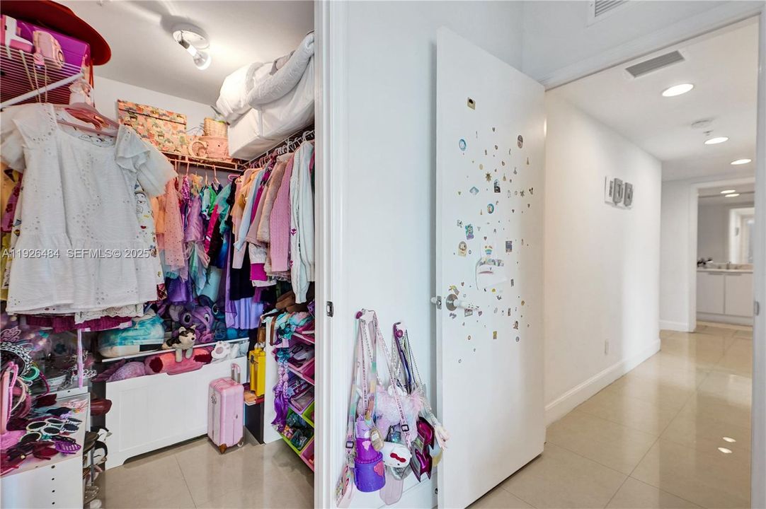 待售: $450,000 (3 贝兹, 3 浴室, 2048 平方英尺)