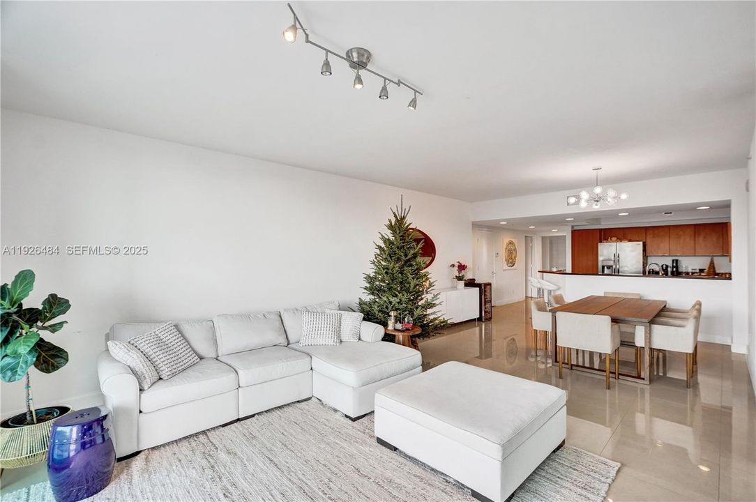 待售: $450,000 (3 贝兹, 3 浴室, 2048 平方英尺)