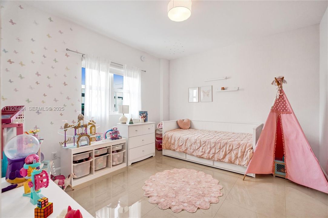 待售: $450,000 (3 贝兹, 3 浴室, 2048 平方英尺)