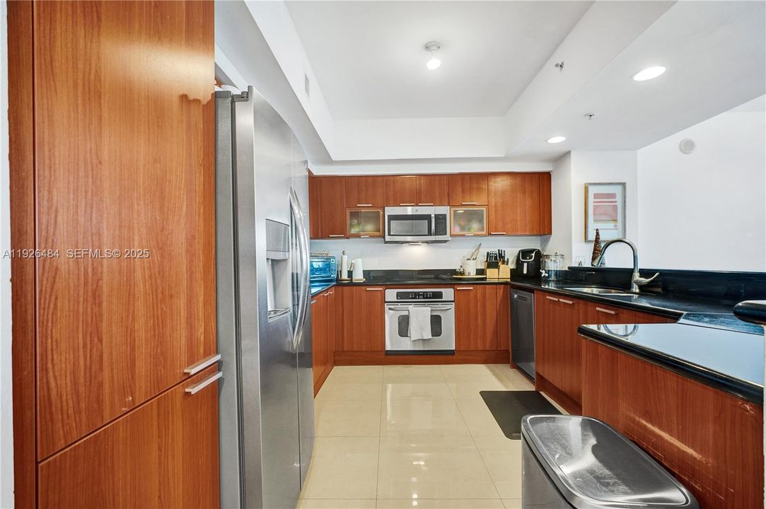 待售: $450,000 (3 贝兹, 3 浴室, 2048 平方英尺)