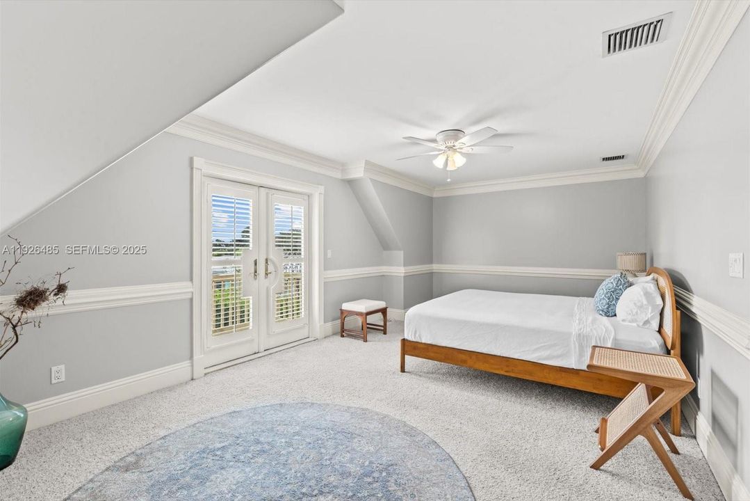 待售: $1,250,000 (6 贝兹, 4 浴室, 3261 平方英尺)