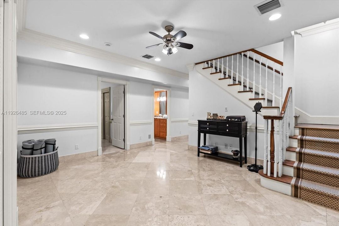 待售: $1,250,000 (6 贝兹, 4 浴室, 3261 平方英尺)