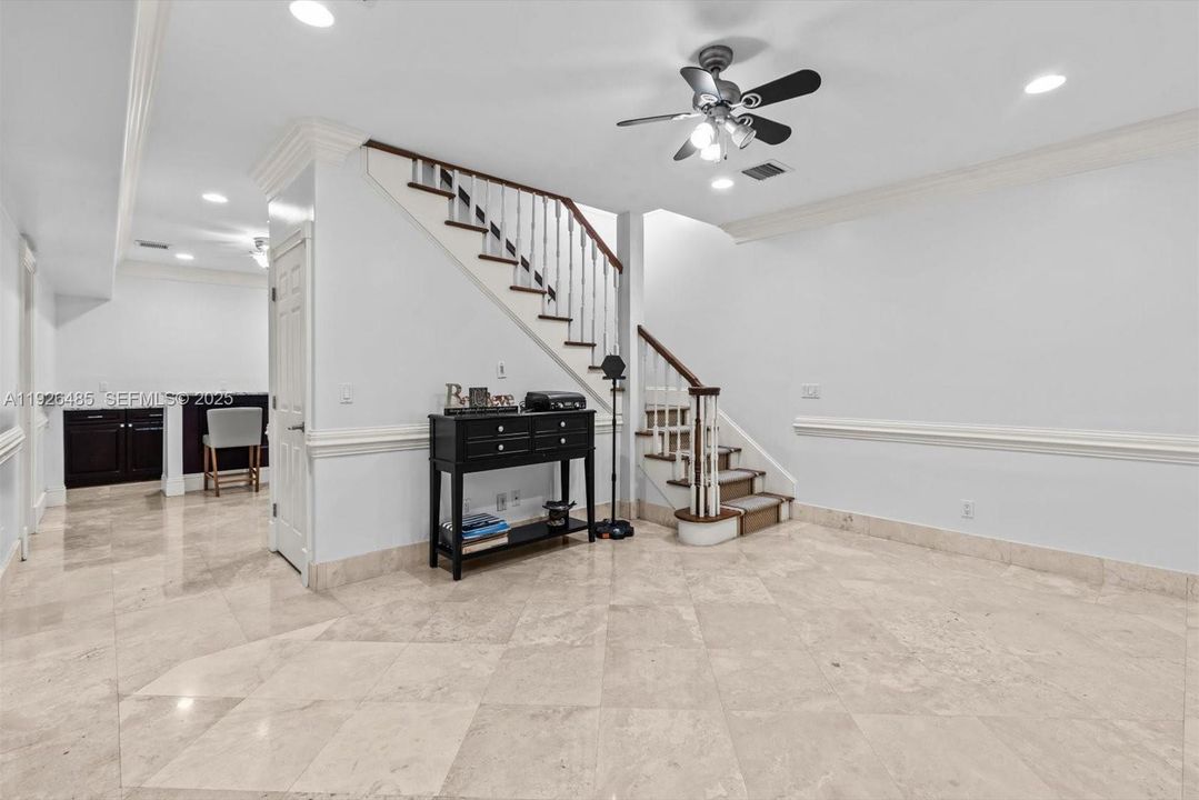 待售: $1,250,000 (6 贝兹, 4 浴室, 3261 平方英尺)