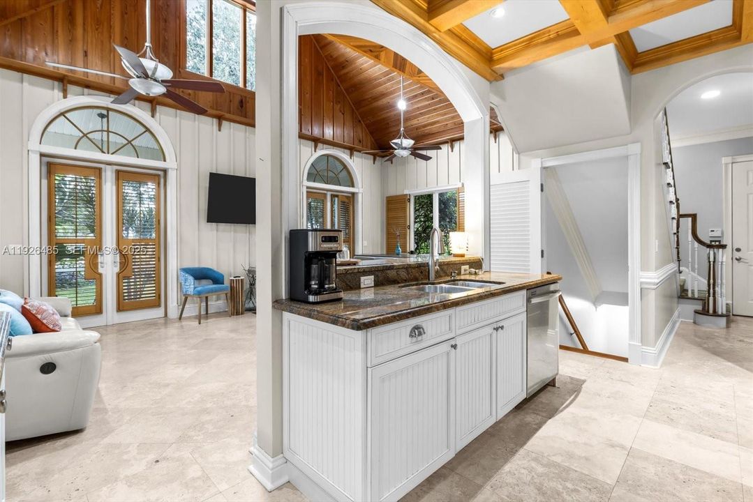 待售: $1,250,000 (6 贝兹, 4 浴室, 3261 平方英尺)