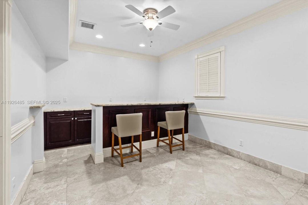 待售: $1,250,000 (6 贝兹, 4 浴室, 3261 平方英尺)