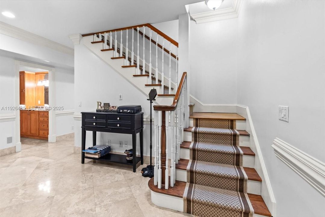 待售: $1,250,000 (6 贝兹, 4 浴室, 3261 平方英尺)