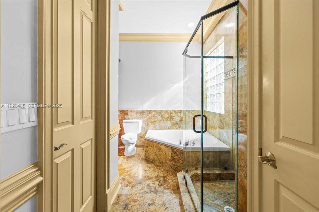 待售: $1,250,000 (6 贝兹, 4 浴室, 3261 平方英尺)