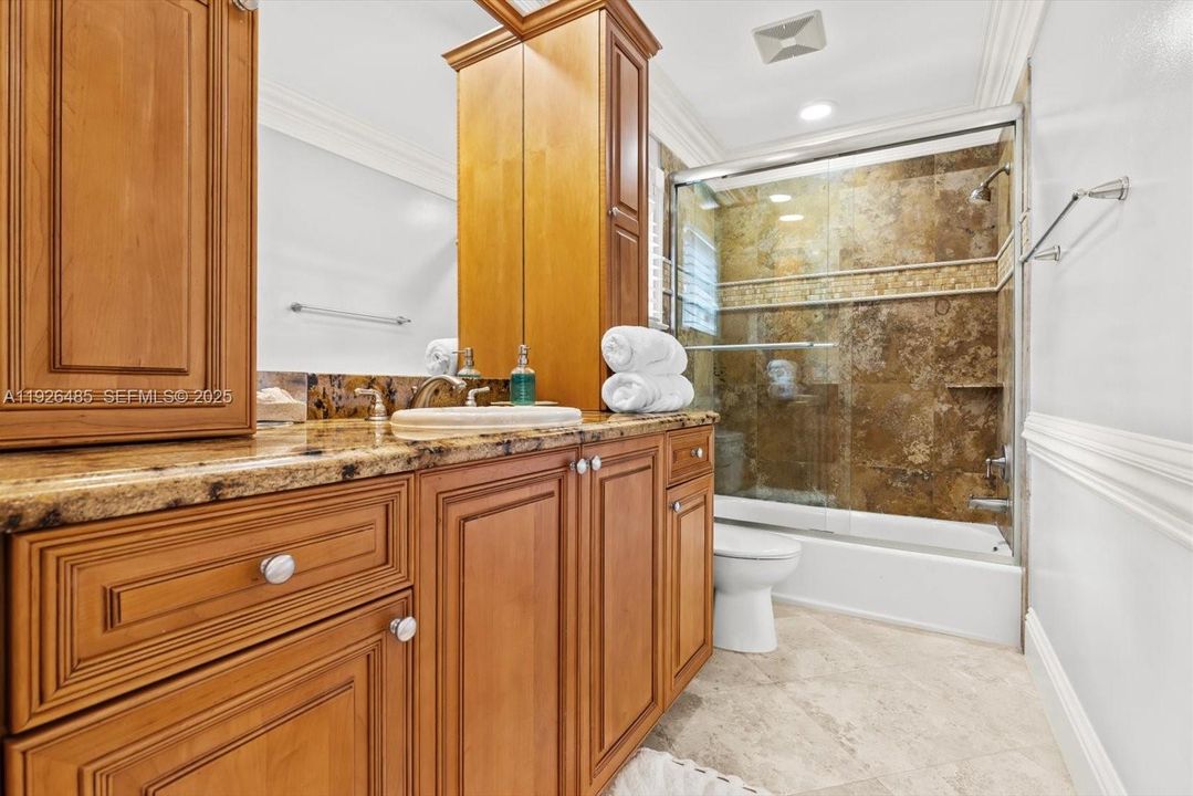 待售: $1,250,000 (6 贝兹, 4 浴室, 3261 平方英尺)