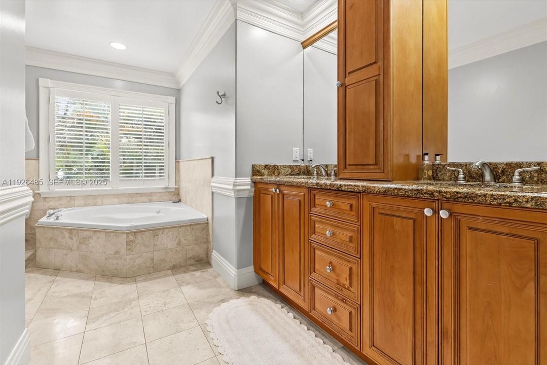 待售: $1,250,000 (6 贝兹, 4 浴室, 3261 平方英尺)