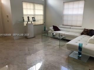 出租: $3,995 (4 贝兹, 3 浴室, 2740 平方英尺)