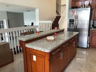 出租: $3,995 (4 贝兹, 3 浴室, 2740 平方英尺)