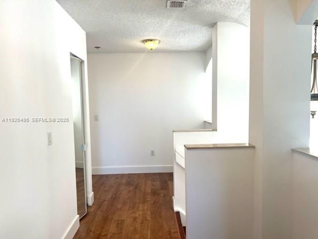 出租: $3,995 (4 贝兹, 3 浴室, 2740 平方英尺)