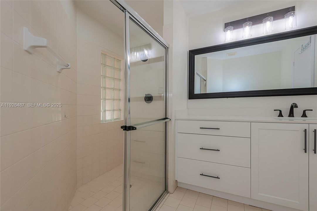 En Venta: $497,995 (3 camas, 2 baños, 1356 Pies cuadrados)