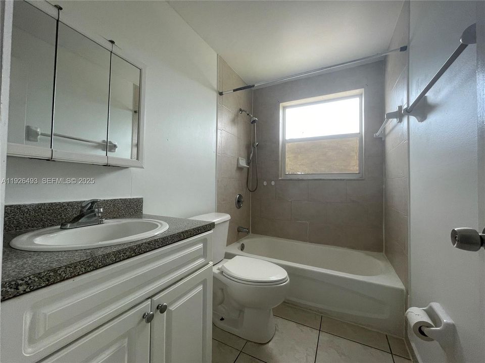 出租: $1,750 (1 贝兹, 1 浴室, 626 平方英尺)