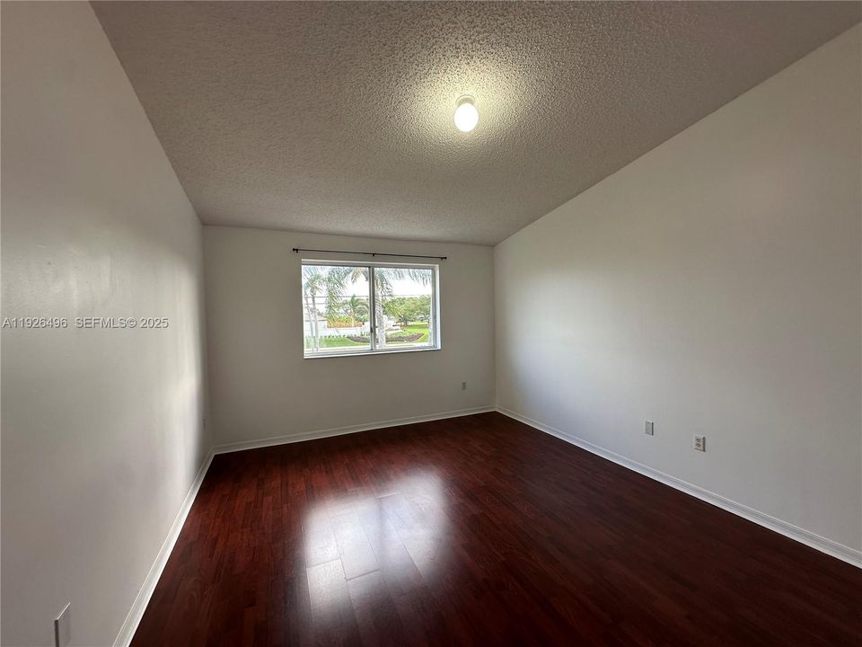 En Renta: $2,300 (3 camas, 2 baños, 1452 Pies cuadrados)