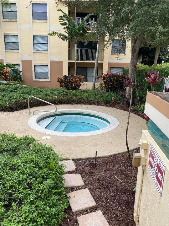 For Rent: $1,725 (1 beds, 1 baths, 754 Square Feet)